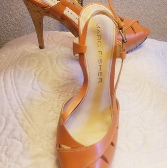 Marc Fisher Strappy Heels/Leather Upper/Size 7 1/2 - Picture 3 of 6